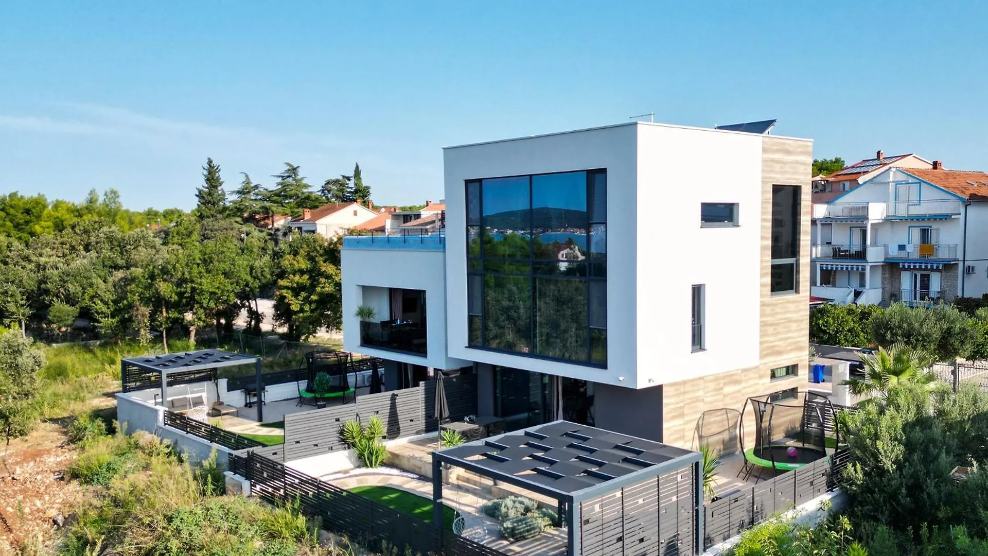 Contatos de Spacious Apartments In Biograd With Sea View